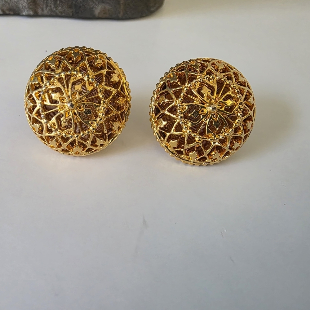 Vintage ART Gold Filigree Dome Statement Earrings 60s 70s Designer Style - Picture 3 of 9